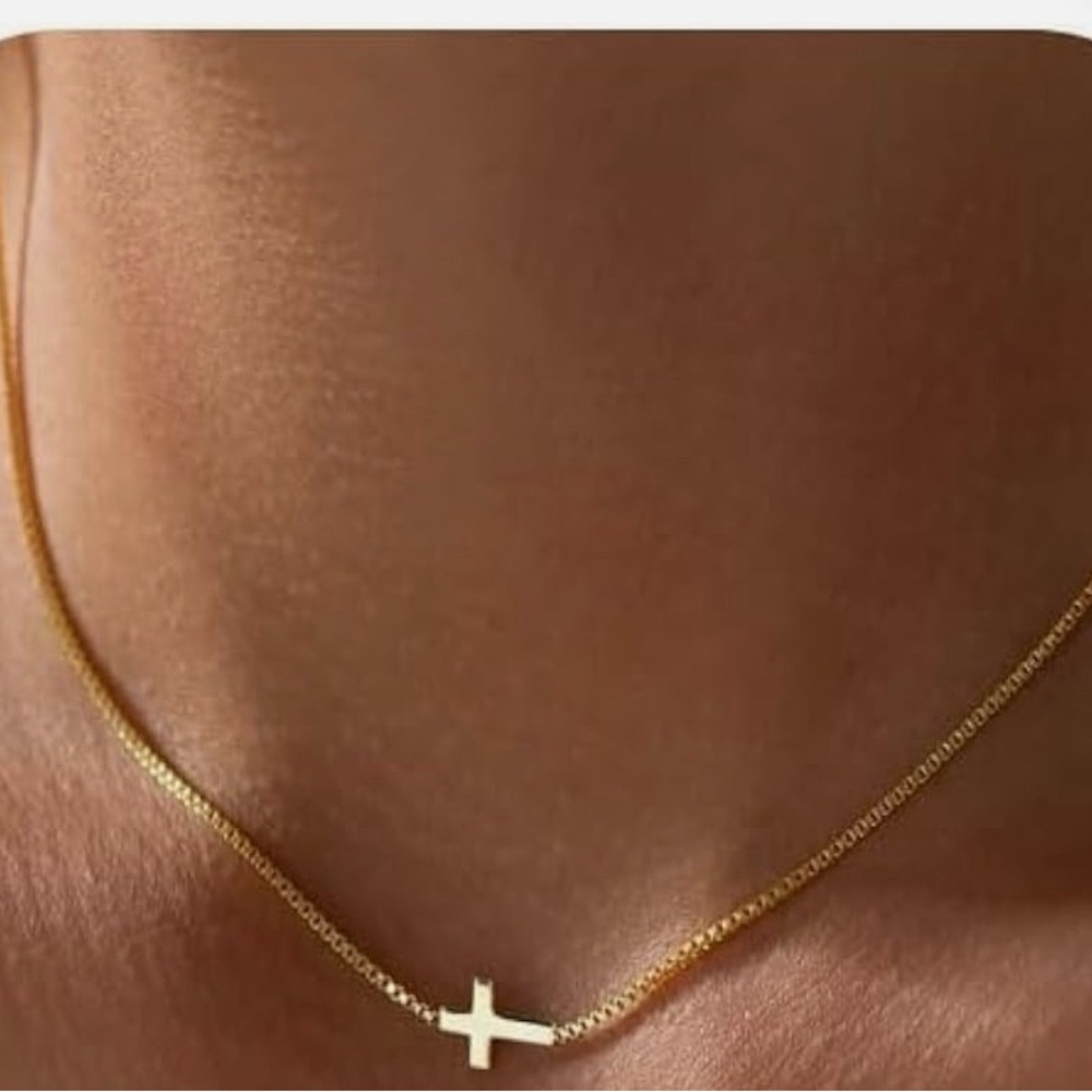 Chic Gold Cross Pendant Necklace